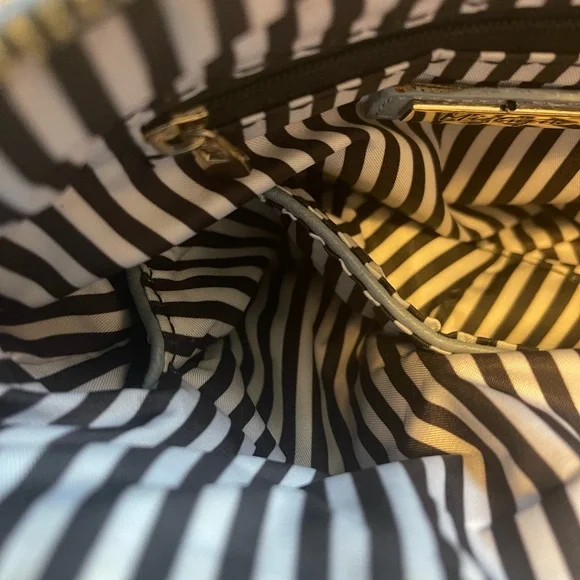 Light blue square crossbody purse with tassels - Picture 7 of 7